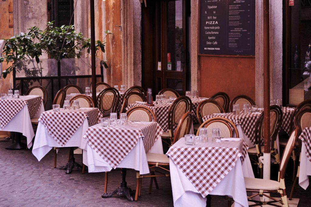 Erreurs fréquentes des acheteurs étrangers dans l’hôtellerie et la restauration en Italie