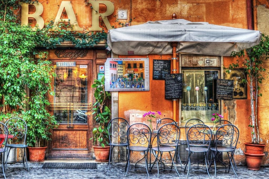 Comment structurer une reprise de commerce en Italie en tant qu’investisseur étranger : fiscalité, parts sociales et fonds de commerce